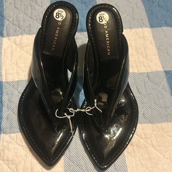 GOOD AMERICAN Cinder-f*king-rella Thong Wedges - Black Patent - Picture 9 of 9